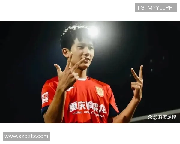 回顾足球明星年少时的采访瞬间展现他们成长的故事与梦想